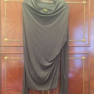 Women’s long top cow neck never worn